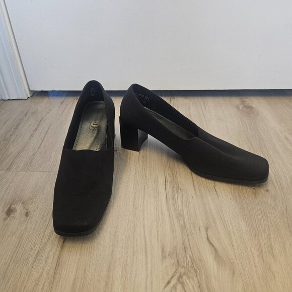 HighLights by Payless Black Pumps Size 9 - Classic & Comfortable Pointed Toe Hee - Picture 6 of 10